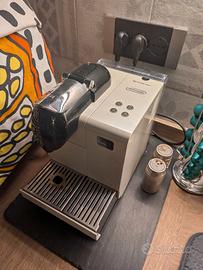 Macchina caffè DELONGHI NESPRESSO
