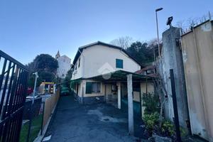 CASA SEMINDIPENDENTE A GENOVA