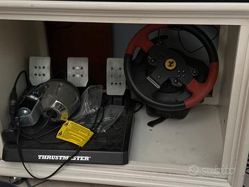 Thrustmaster t150 con pedaliera e cambio