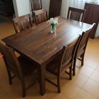 Tavolo in legno sedie e prolunghe