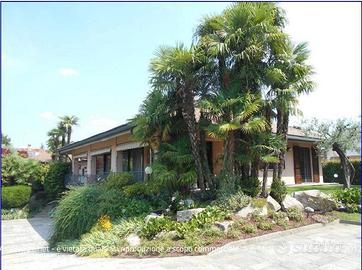 Villa a Gorla Minore, 7 locali