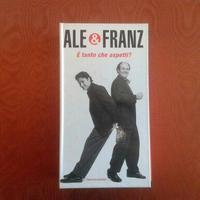 COFANETTO LIBRO + CASSETTA VHS "E' TANTO CHE ASPET