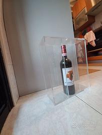 Espositore per bottiglie in plexiglass trasparente