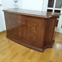 Scrivania modello classico in legno con motivo
