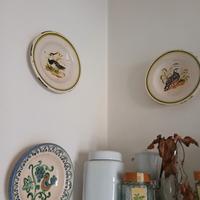 vari piatti a muro 