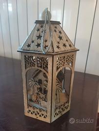 Lanterna con mini-presepe artigianale in legno
