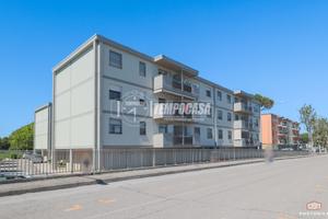 GRAZIOSO 5 LOCALI CON DOPPI SERVIZI E AUTORIMESSA
