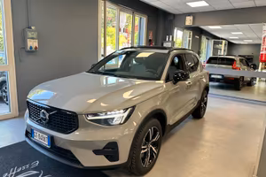 Volvo XC40 B3 automatico Plus Dark