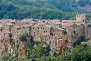 Bilocale Calcara nuova e cantina Calcata vecchia