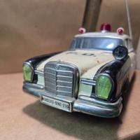 Modello latta auto polizia Mercedes Benz 230