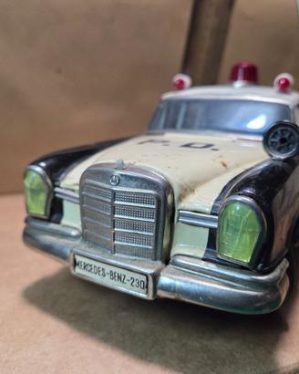 Modello latta auto polizia Mercedes Benz 230