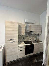 Cucina con forno e piano induzione