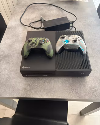 Bundle Xbox One + 2 Controller + 16 Giochi