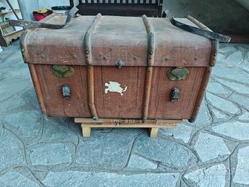 Antico baule. 