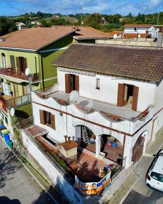 CASA SEMINDIPENDENTE A TARANO