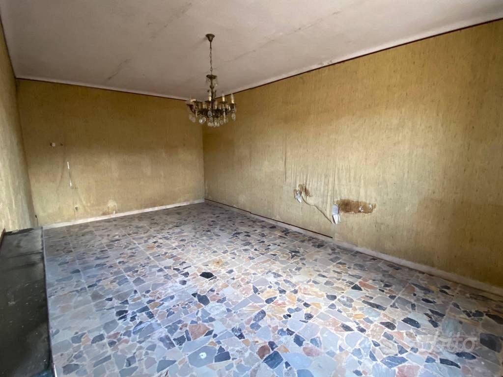 Rustico / Casale di 278 m² con più di 5 locali e b - Altro