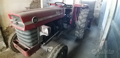 Trattore agricolo Massey Ferguson