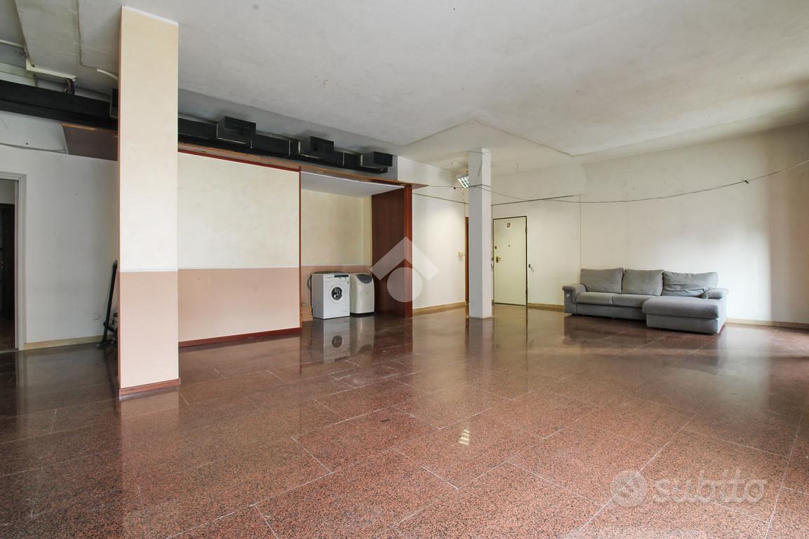 NEGOZIO A LORETO - Altro