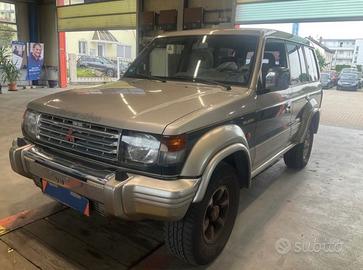 Mitsubishi Pajero 3.0 V6 AMERICAN DREAM Book Servi