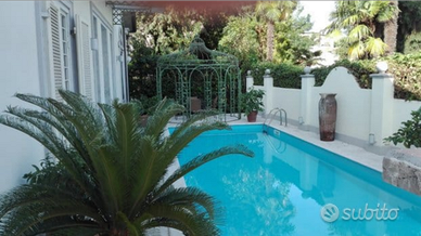 CENTRO con PISCINA PRIVATA a 5" a piedi dal mare