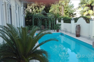 CENTRO con PISCINA PRIVATA a 5" a piedi dal mare