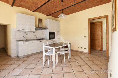 2 LOCALI A LARCIANO