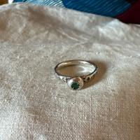 Anello in argento artigianale con pietra verde
