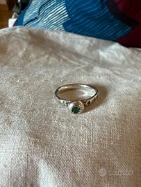 Anello in argento artigianale con pietra verde