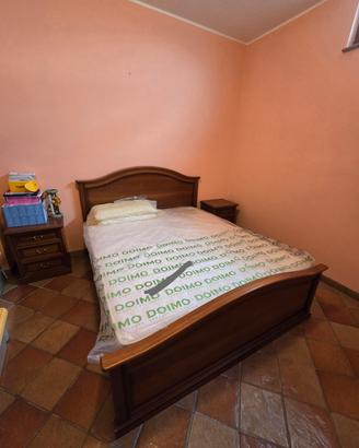 100 € Letto con comodini 