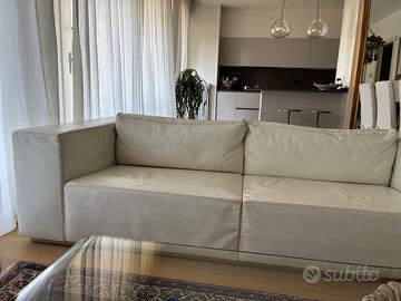 Divani in pelle col. Bianco