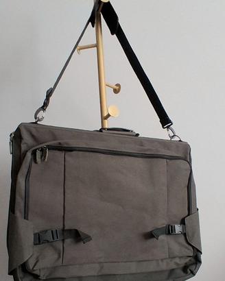 Borsa FILA porta abiti , mai più abiti sgualciti !