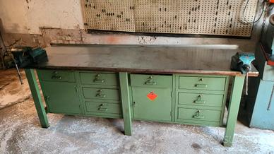 Banco da lavoro con doppia morsa