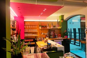 Bar con plateatico esterno