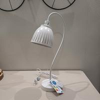 lampada da tavolo camera b&b 