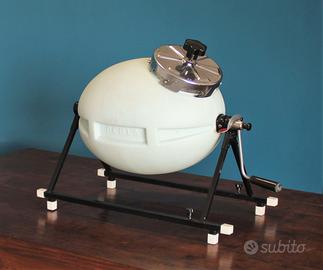 Lavatrice vintage a manovella