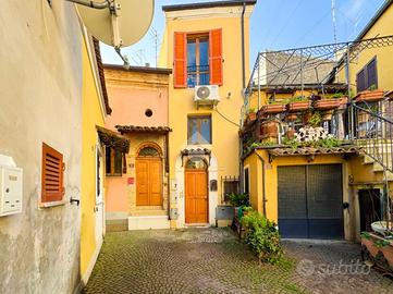 CASA SEMINDIPENDENTE A CHIETI