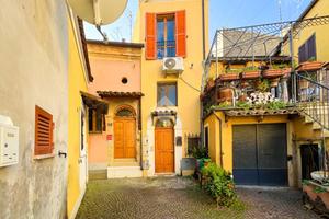 CASA SEMINDIPENDENTE A CHIETI