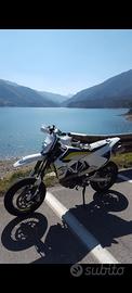 Husqvarna 701 supermoto
