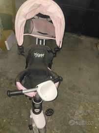 triciclo bambina e seggiolone in buone condizioni 