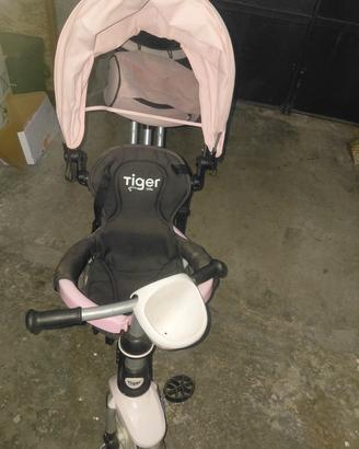triciclo bambina e seggiolone in buone condizioni 