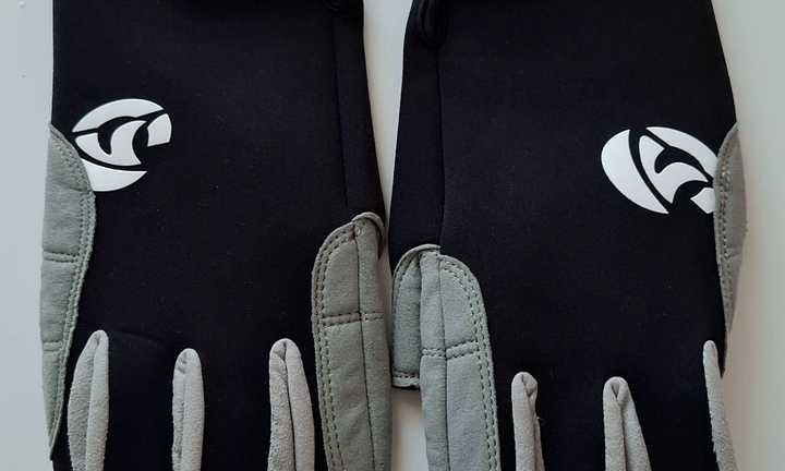 Guanti da vela e muta corta