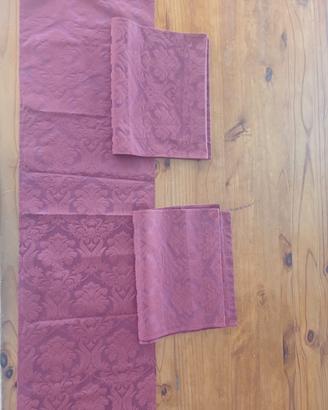 Tre tendine in broccato rosso
