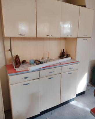 tavolo e 6 sedie con credenza