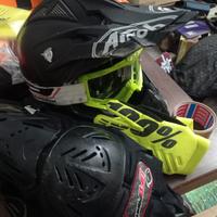 abbigliamento motocross enduro casco pettorina gua