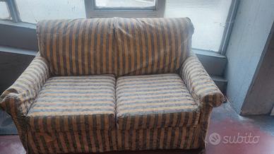 Divano 2 Posti Classico - Tessuto a Righe