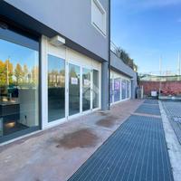 NEGOZIO A PADENGHE SUL GARDA