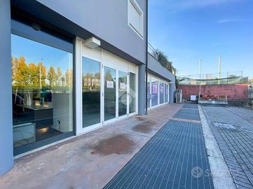 NEGOZIO A PADENGHE SUL GARDA