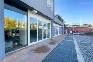 NEGOZIO A PADENGHE SUL GARDA