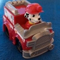 Paw Patrol Marshall con camion dei pompieri.