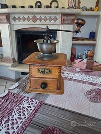macinino caffè manuale d'epoca in legno